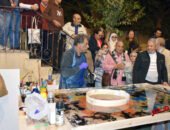 رموز وعشاق الفن التشكيلي يشاركون محمد عبلة معرضه “الرسم على الماء” بجاليري ضي الزمالك.. صور