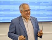 رئيس البارالمبية المصرية متحدثًا في برنامج ماجستير إدارة الأعمال في إدارة الرياضة بجامعة إسلسكا
