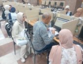 إقبال متزايد على مكتب التنسيق الإلكتروني بجامعة المنوفية.. ورئيس الجامعة يؤكد تقديم الدعم الكامل للطلاب