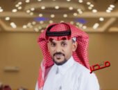 خضر علي.. الفنان الذي يرسم العالم بعين المسافر
