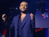 تامر عاشور يروي “مراية الحب” في جدة.. والجمهور يردد ألبومه الجديد