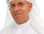 الشاعر اليمني باظفاري يحصل علي درع نوبل للسلام