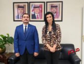 المستشارة وفاء جريس و«عابر القارات» عبدالوهاب الحلوي في لقاء اقتصادي بسفارة المملكة الأردنية الهاشمية